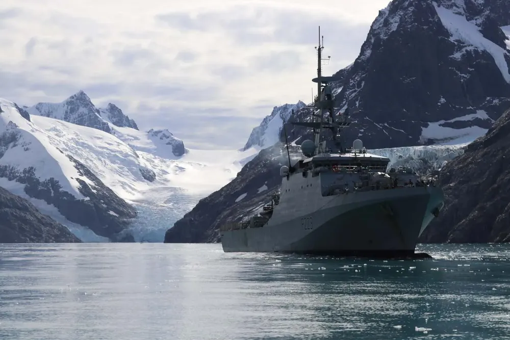 HMS-Medway.-Creditos-Royal-Navy1