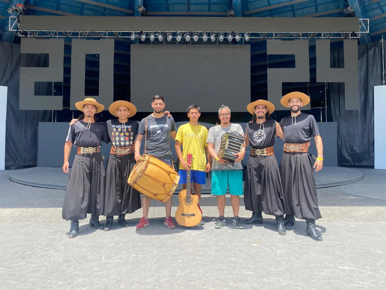 photo_4987843420785586194_y