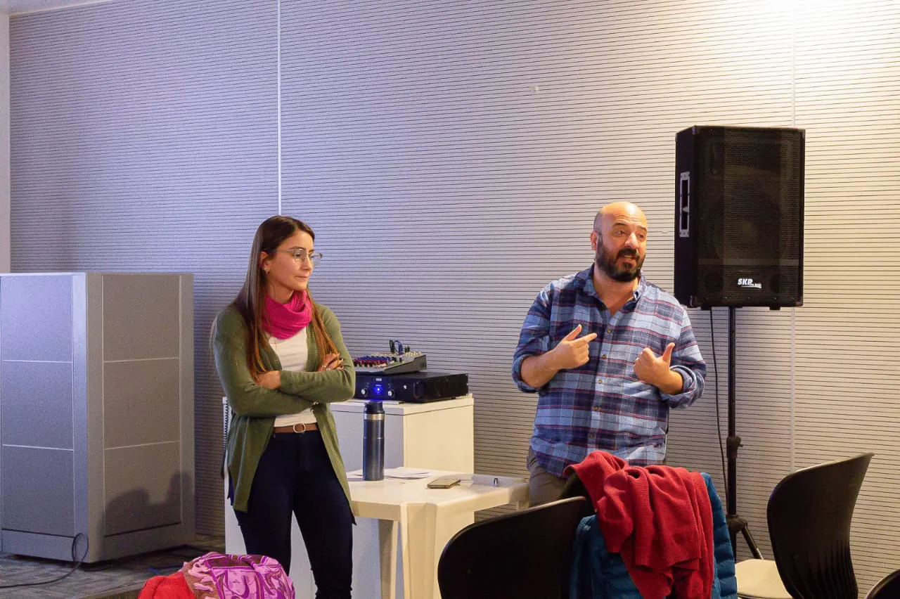 photo_5005915075504090199_y