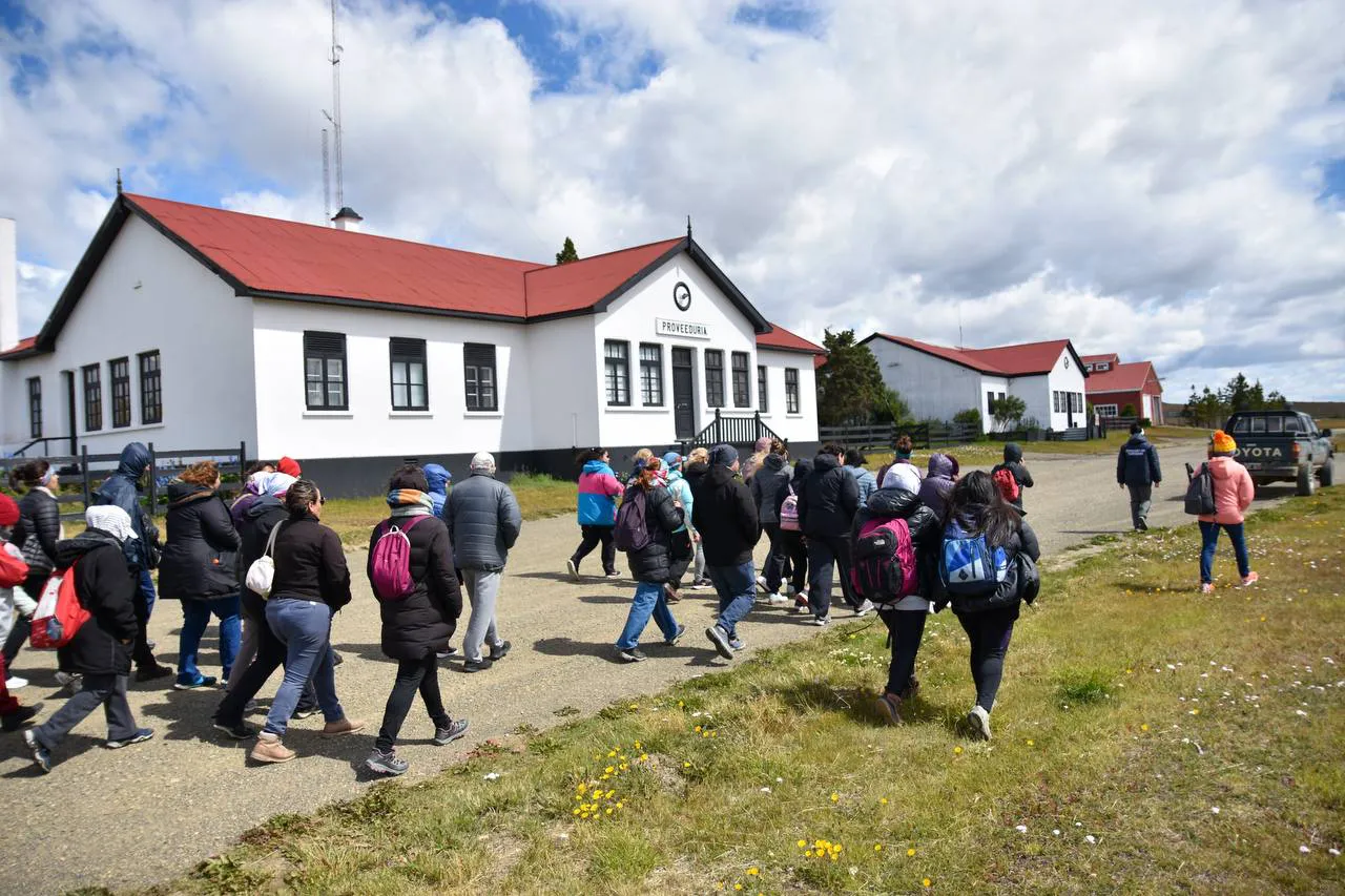 photo_4956348086301600990_y