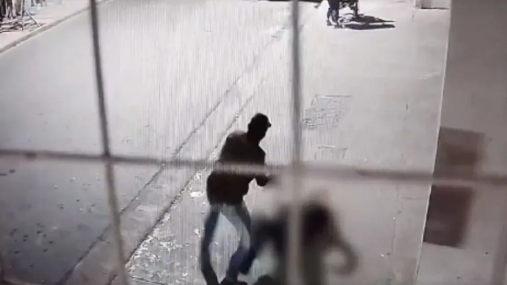 multimedia.normal.bbe39b3d28f8ca77.UG9saWPDrWEgYXNlc2luYWRvIFJvc2FyaW9fbm9ybWFsLndlYnA=