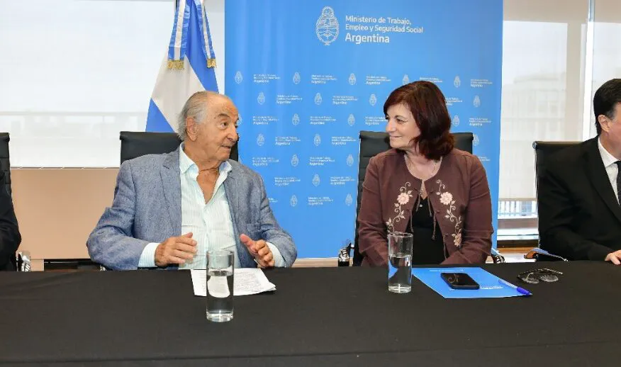 multimedia.normal.8e99683cf13524ba.UGFyaXRhcmlhcyBDb21lcmNpb19ub3JtYWwud2VicA==