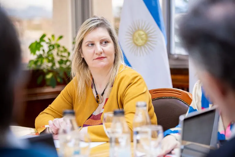 MINISTRA
