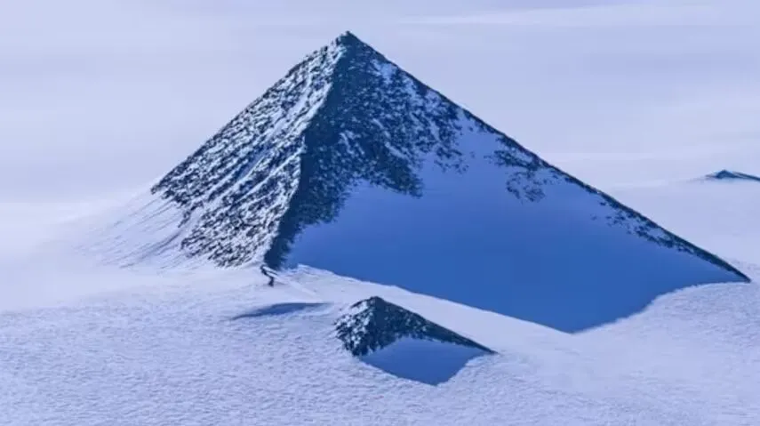 MONTAÑA EN LA ANTARTIDA