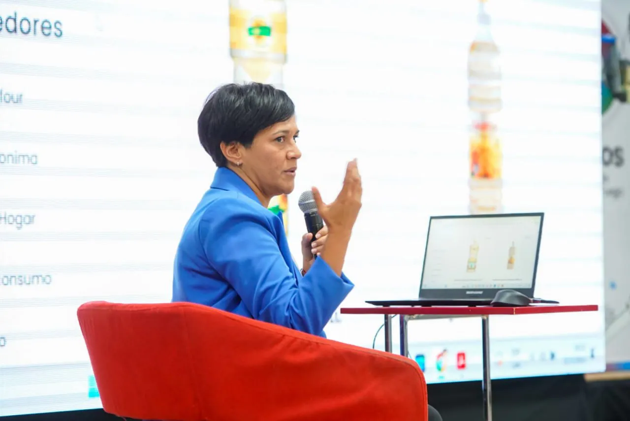 photo_4904828596376415502_y