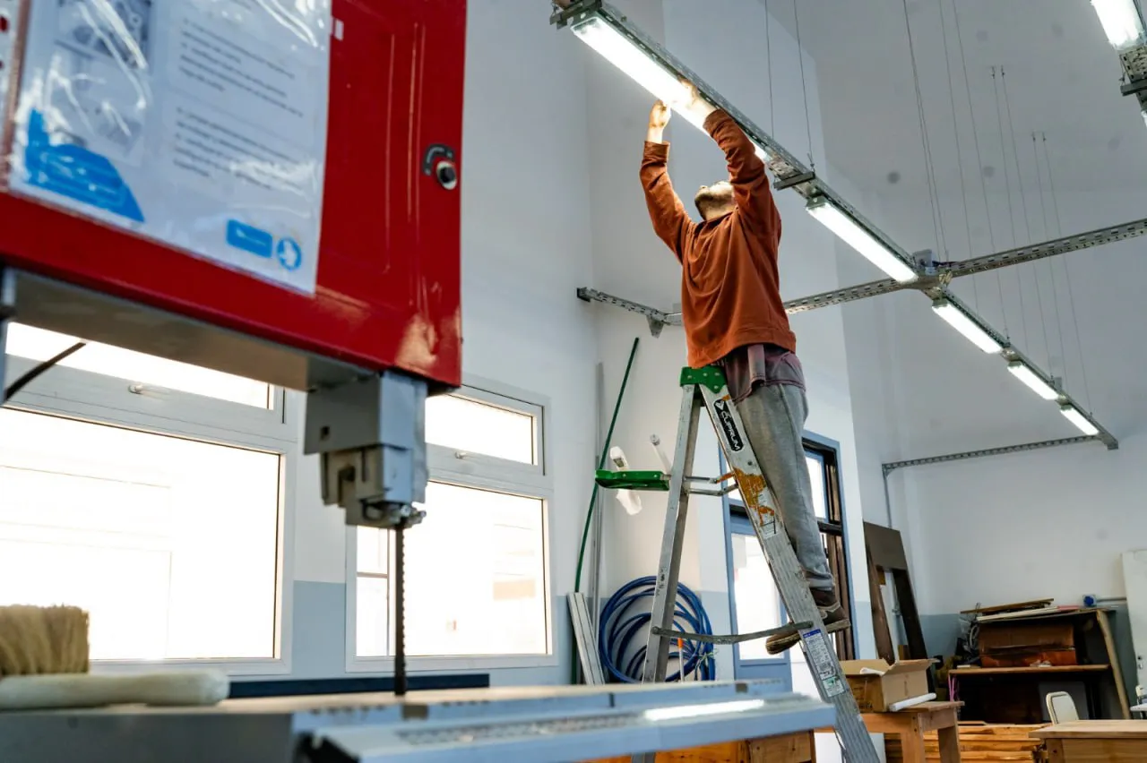 photo_4976687539586968748_y