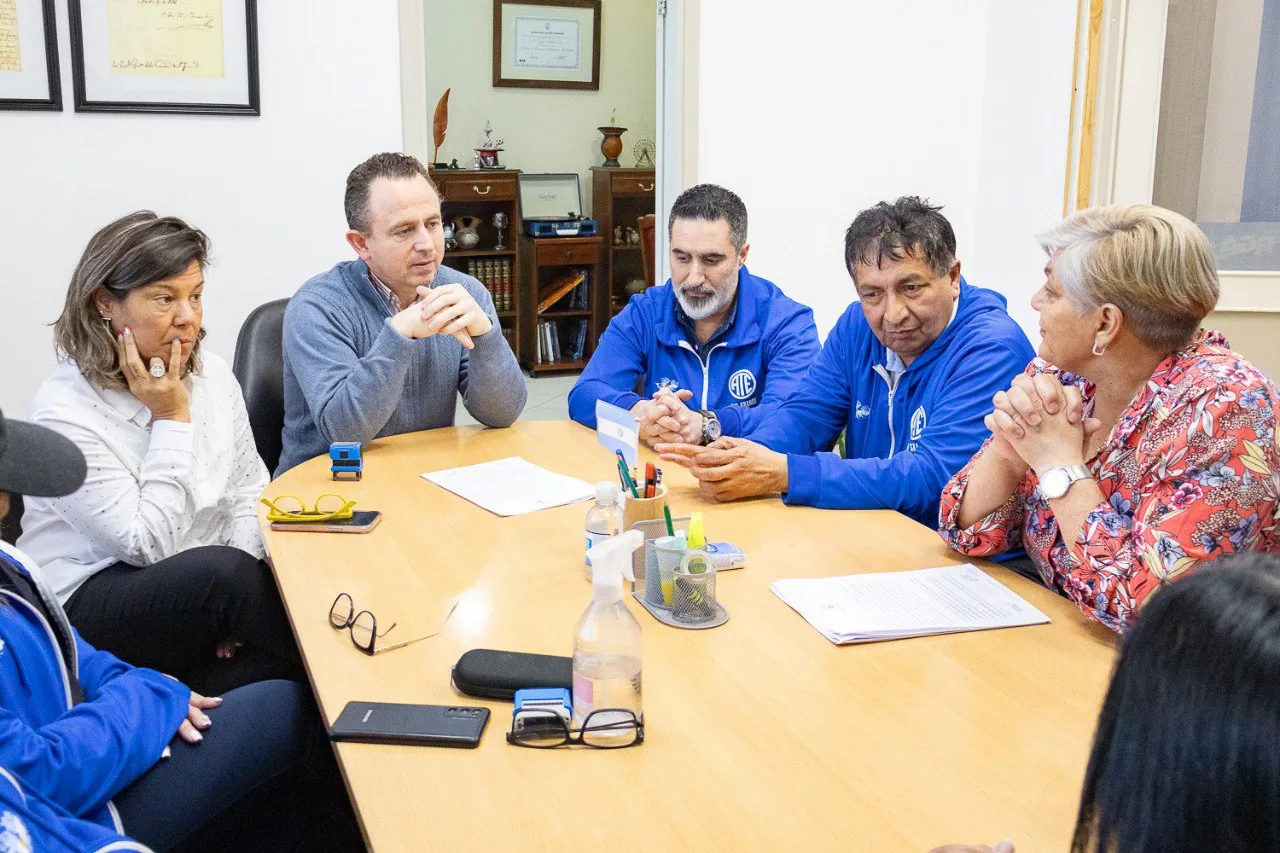 photo_5159389443994529475_y