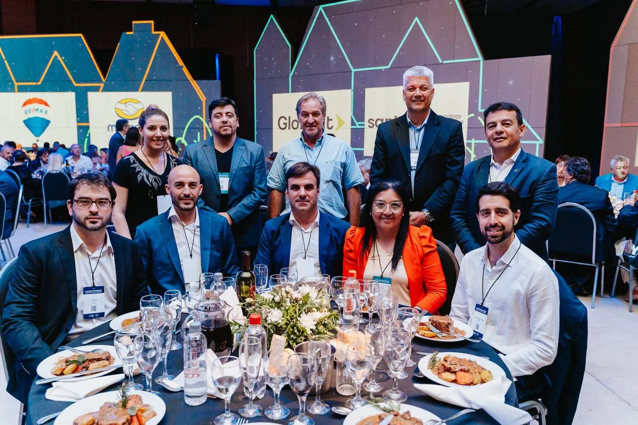 photo_5163473322237864923_y