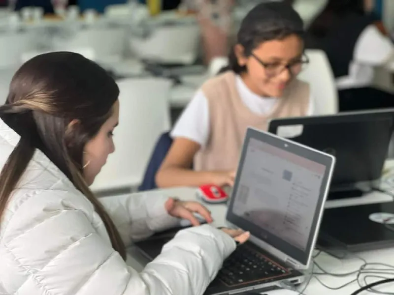 photo_5127443533081455322_x