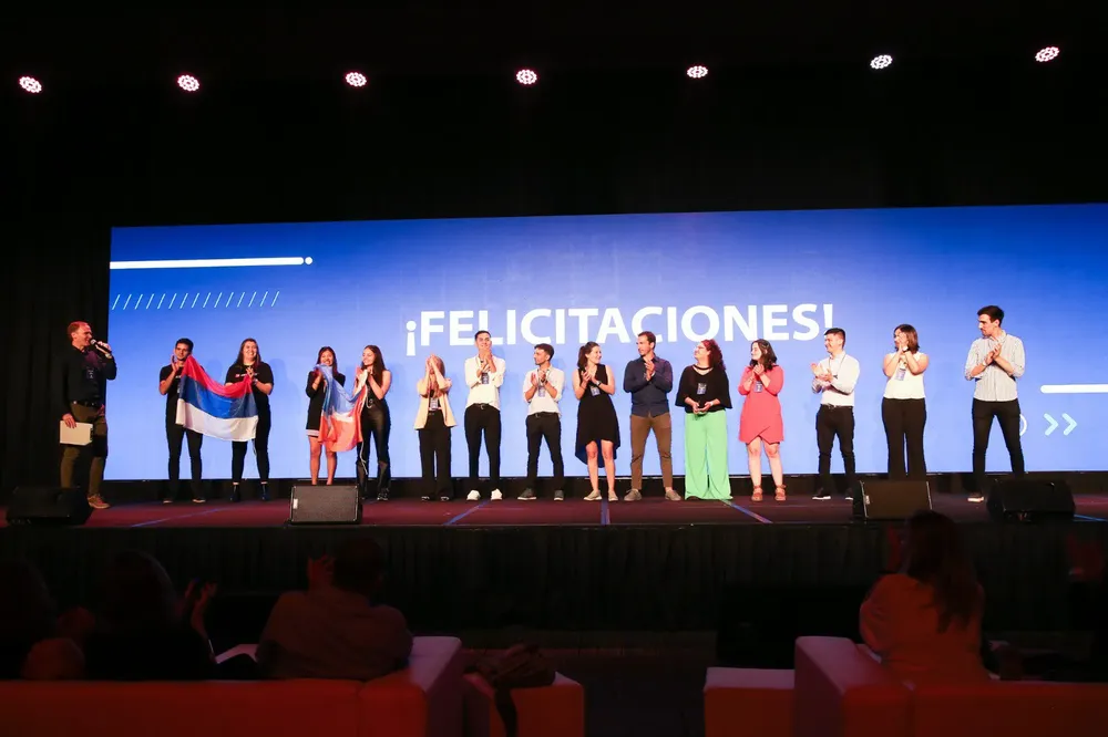 photo_5152512900705922159_w