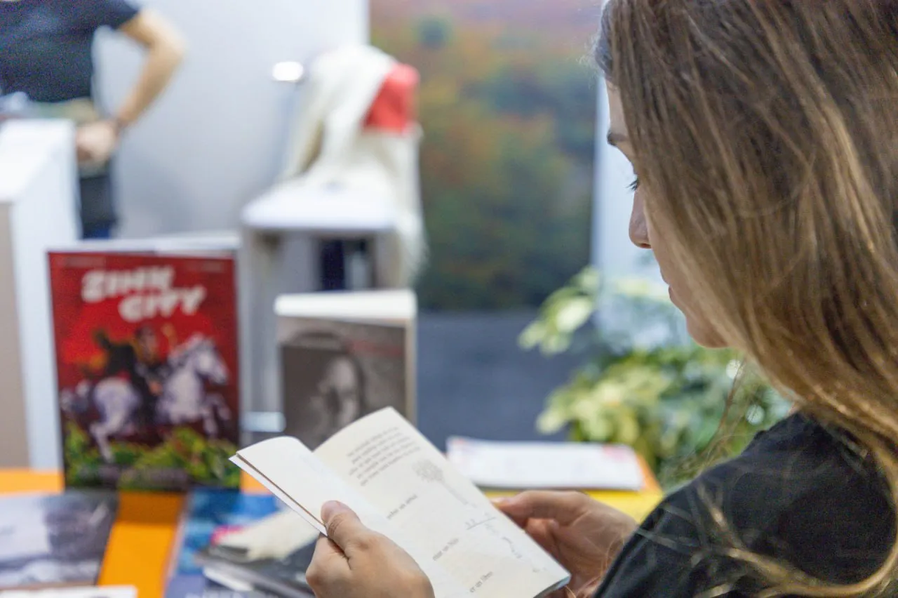 photo_5075894575385652642_y