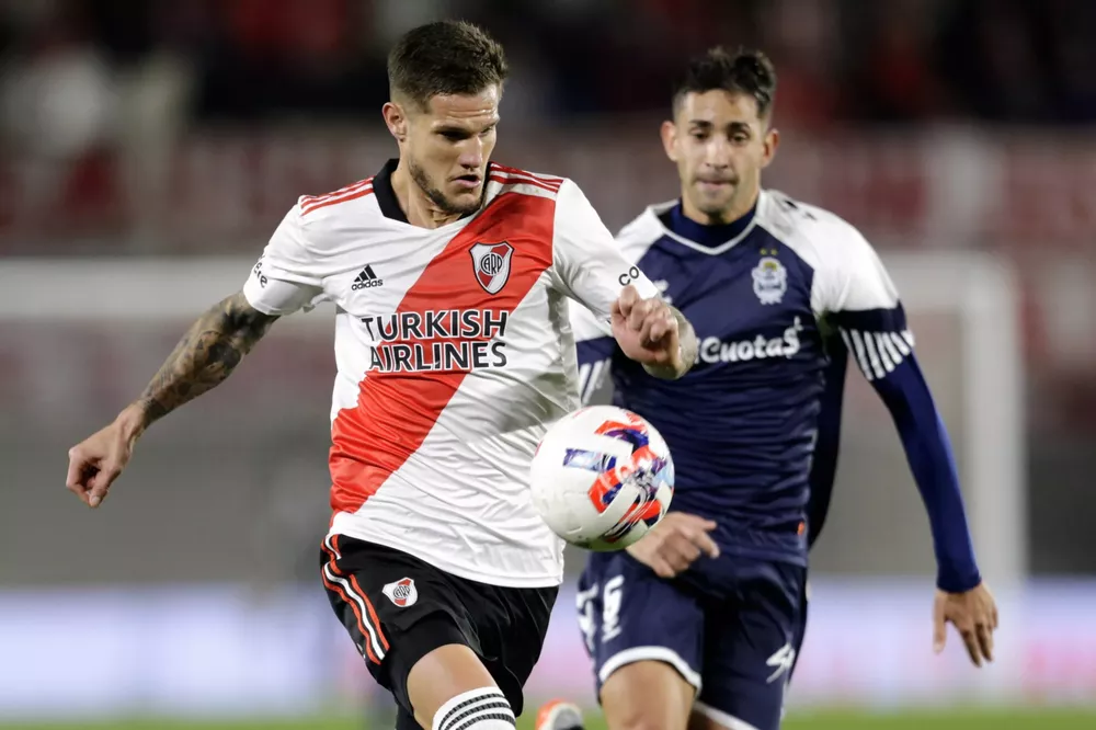 river-plate-vs-gimnasia-pronosticos-predicciones-cuotas-previa-apuestas-FYPLR8vWIAIol1U-scaled