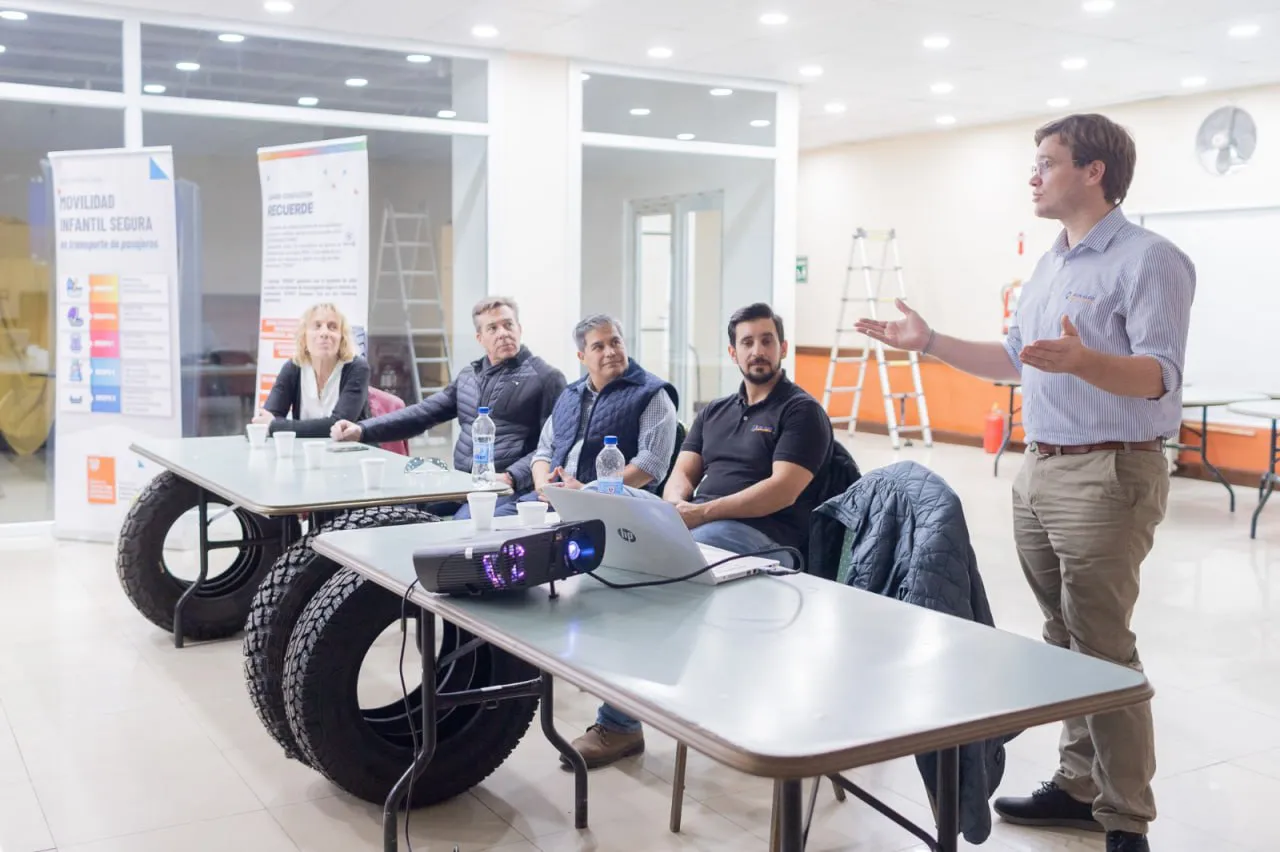 photo_5113887040042281614_y