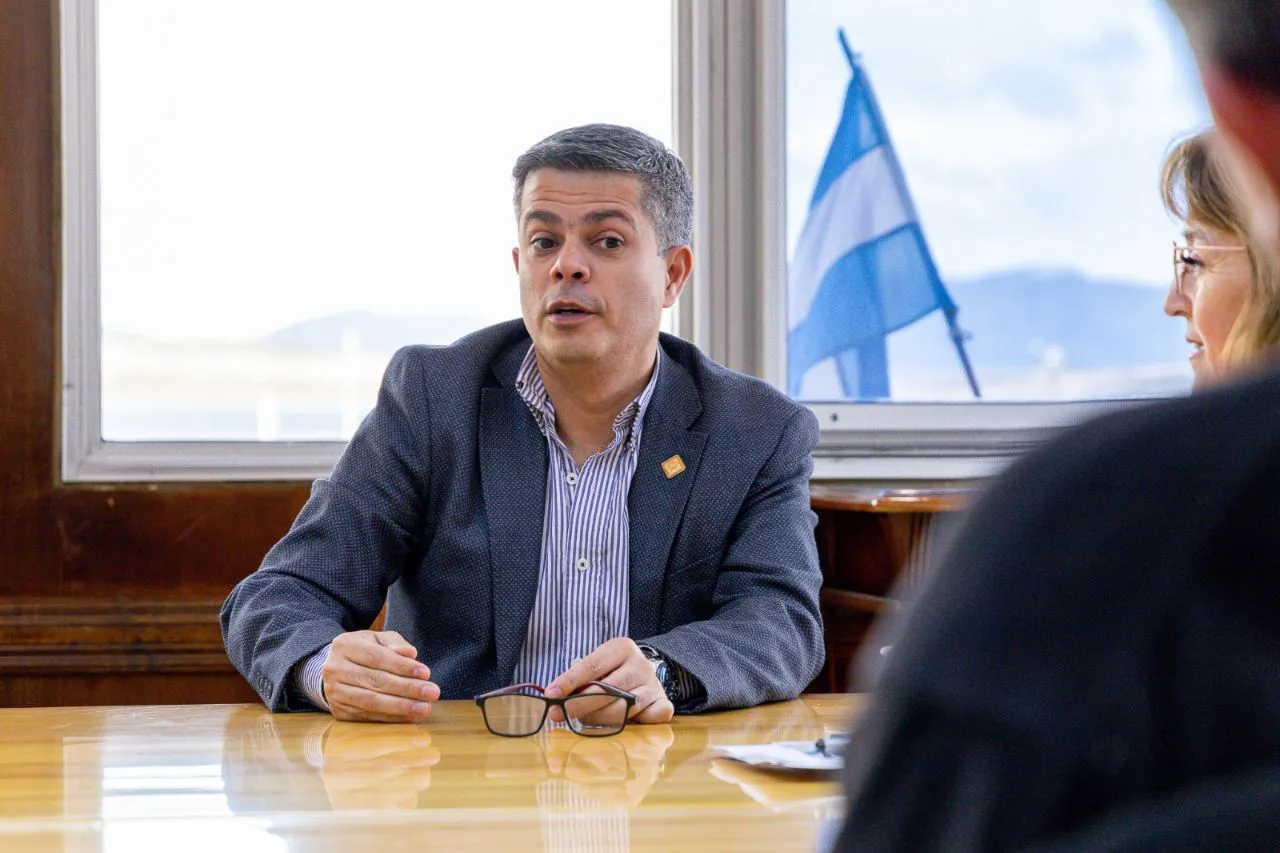 photo_5116183846818263709_y